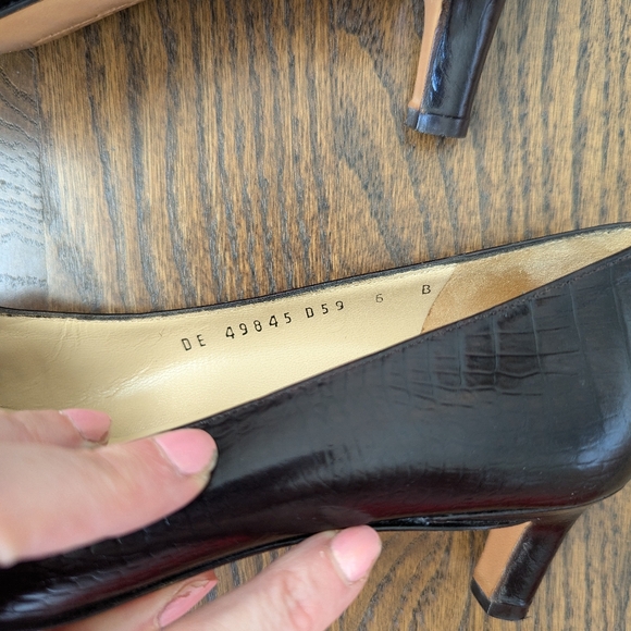 Salvatore Ferragamo Dark Brown/Black Croc Pumps Size 6 - Picture 8 of 11